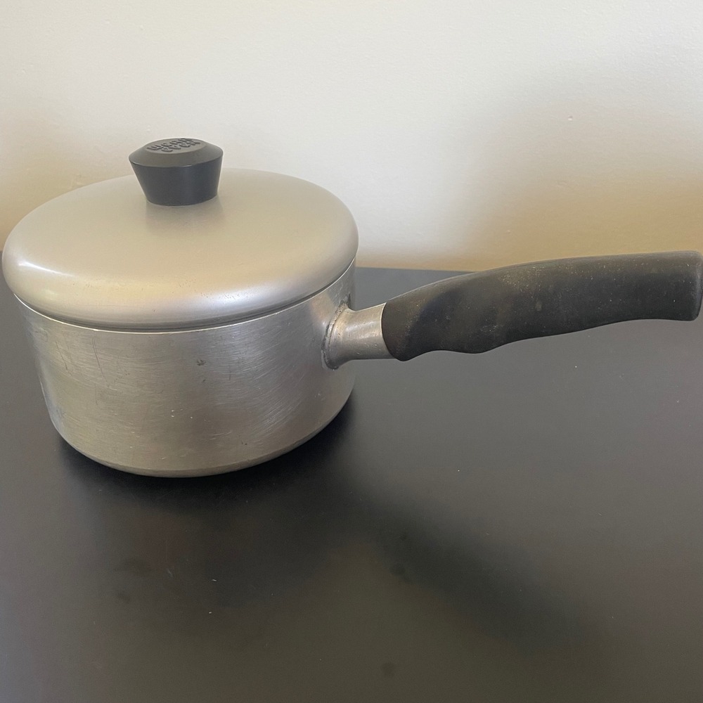 Vintage Wear-Ever 751 1/2 Saucepan W/ Lid 1.5 qt Aluminum Black‎ Handle USA